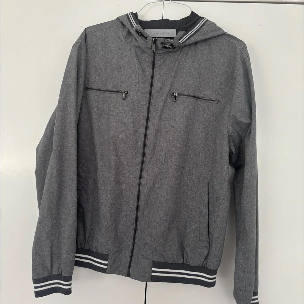Zara Gray Sporty Windbreaker with Hood and Elasticized Cuffs Size XL